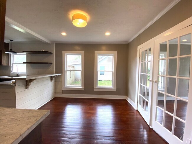 Foto del edificio - 513 E Bernard St