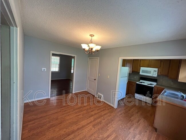 Building Photo - 11101 Applewood Dr