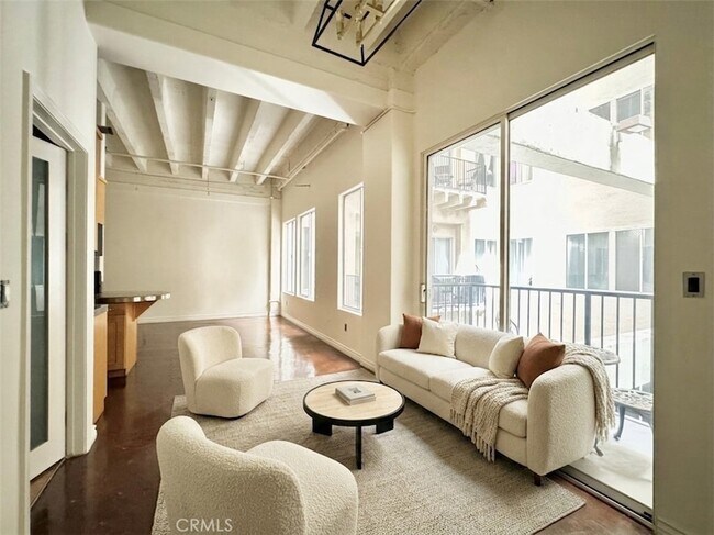 Foto del edificio - 312 W 5th St