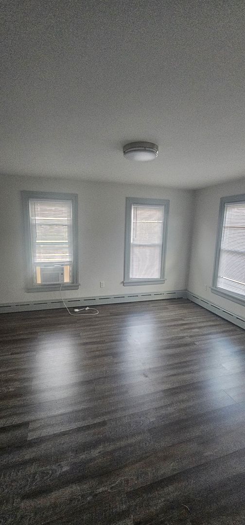 Building Photo - 104 E Areba Ave