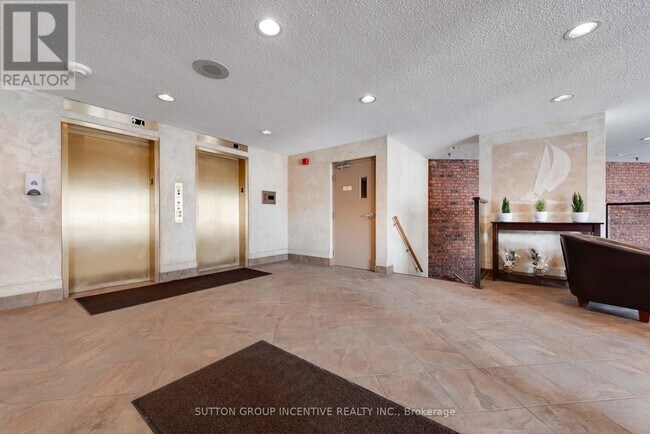 Building Photo - 181-181 Collier St
