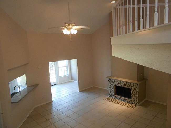 Building Photo - 9400 Doliver Dr