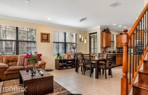 Primary Photo - 4 br, 3.5 bath Townhome - 3331 NW 124th Te...