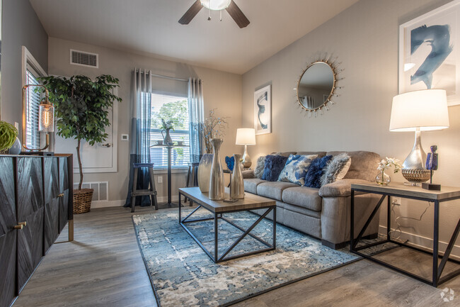 1 BR, 1 BA - 605 SF - Urban Oaks at Conroe