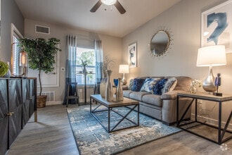 1 BR, 1 BA - 605 SF - Urban Oaks at Conroe