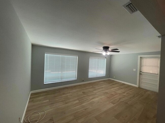 Foto del edificio - 11737 Inverness Cir