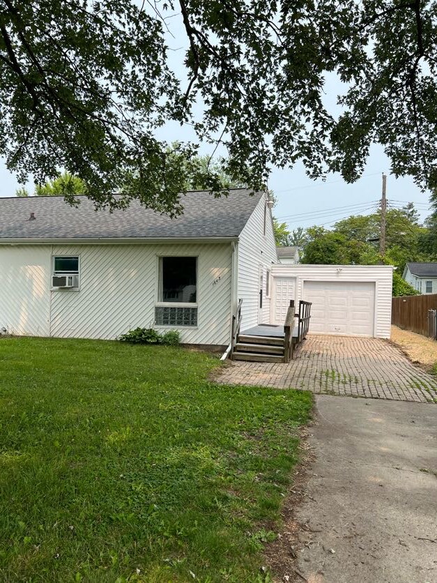 Foto principal - 1643 Haslett Rd