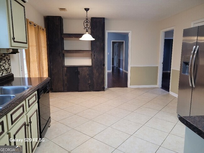 Building Photo - 108 Huntington Dr