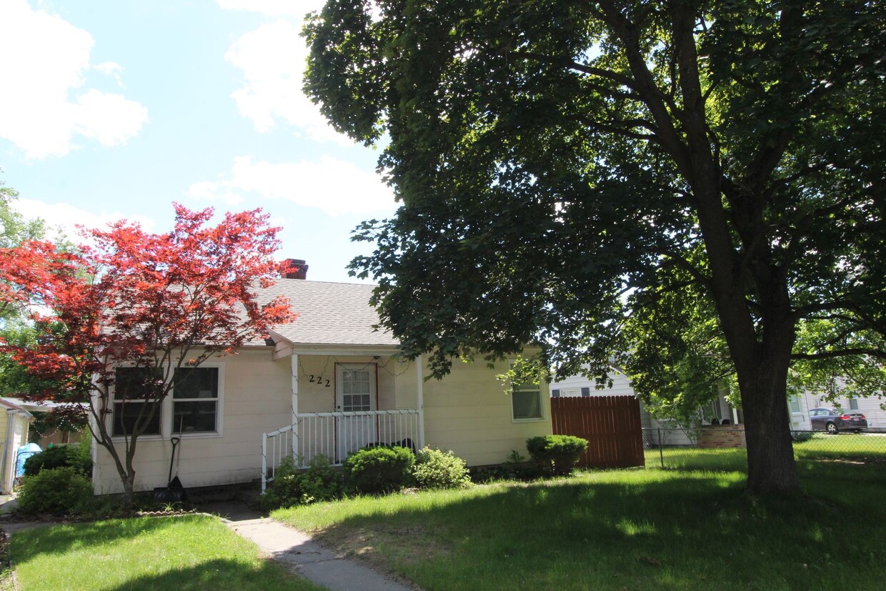 Primary Photo - 222 E Birch Ave
