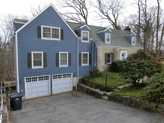 Building Photo - 14 Hickory Dr