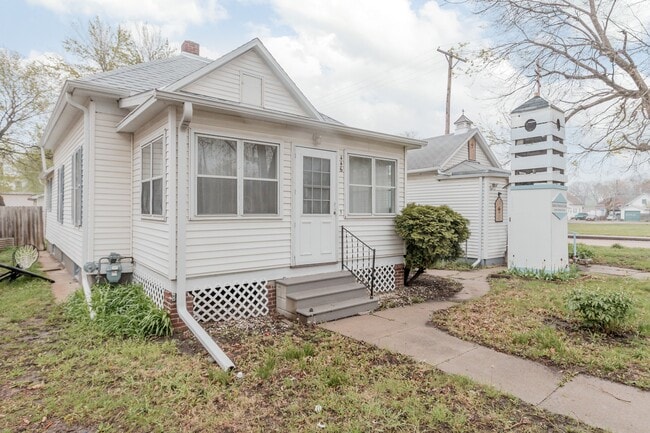 Building Photo - 446 E St