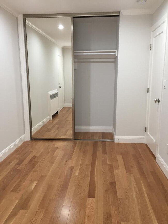 Building Photo - 2 bedroom in Oakland CA 94610