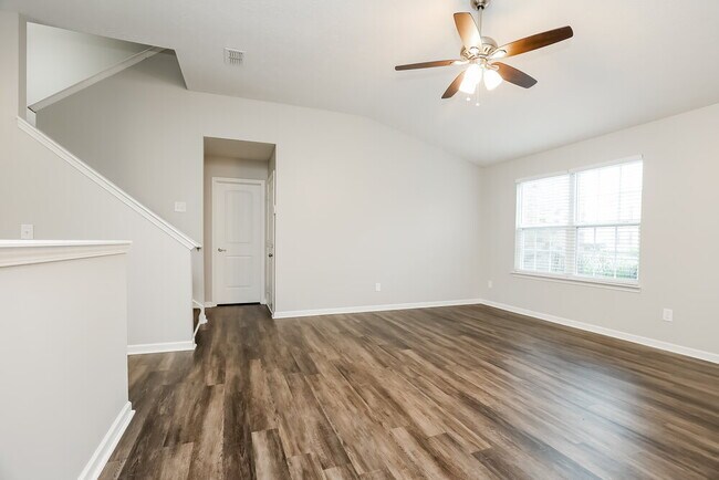 Foto del edificio - 321 Birchclay Point N