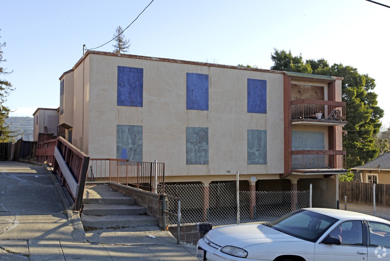 Building Photo - 4124 Lyon Ave
