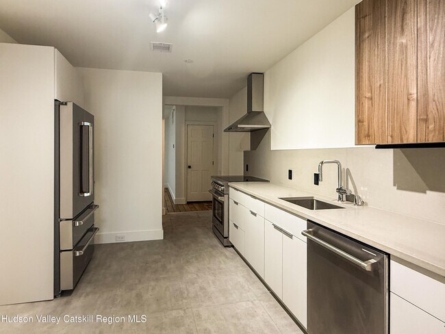 Building Photo - 438 Warren St