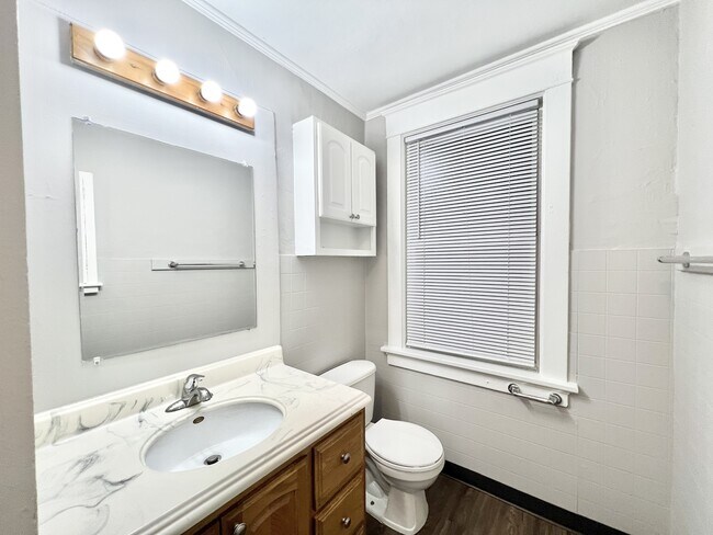 Foto del edificio - 509 E Milwaukee St