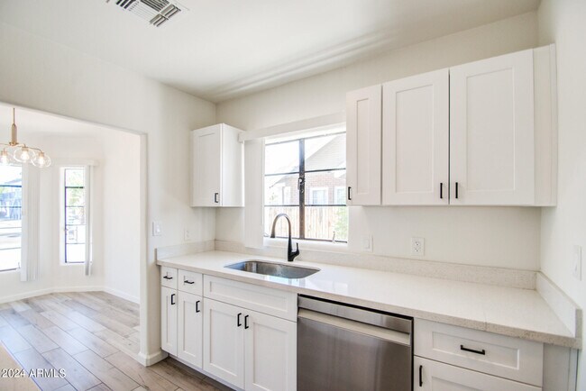 Foto del edificio - 322 N 17th Dr