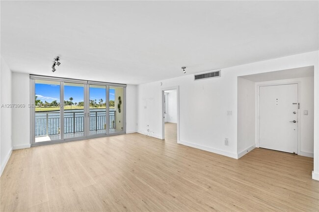 Building Photo - 9250 W Bay Harbor Dr