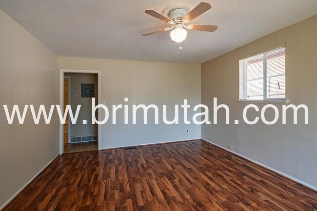 Building Photo - 1025 E Atkin Ave