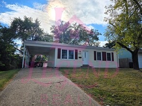 Building Photo - 2490 Hawthorne Manor Dr