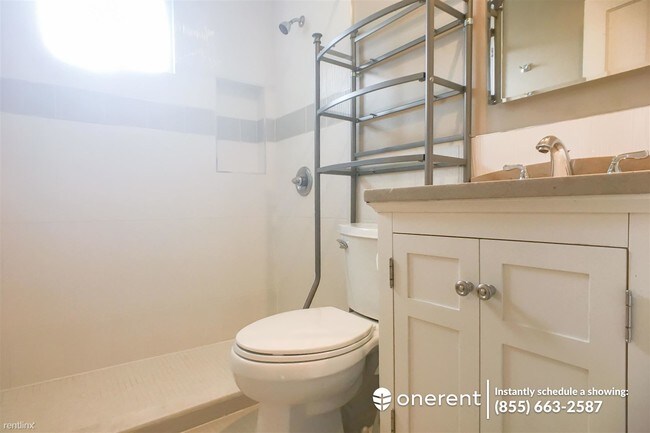 Building Photo - 2 br, 1 bath Duplex - 517 Rollins Rd -