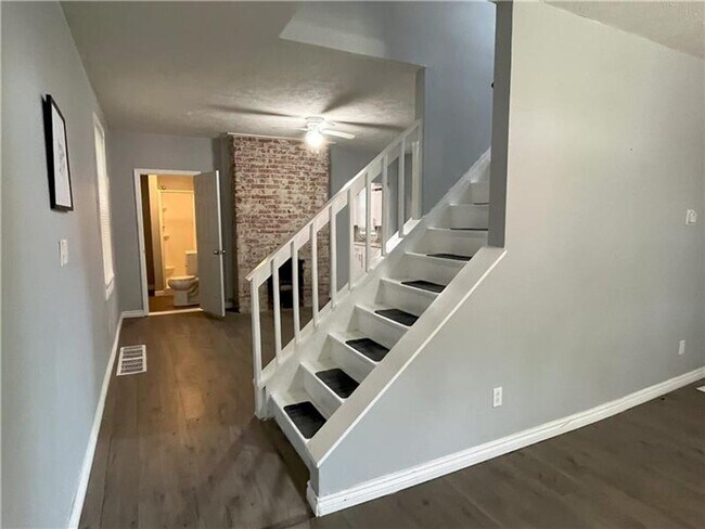 Foto del edificio - 4 br, 2 bath House - 404 Wabana St