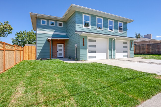 Building Photo - 1205 Fuller St