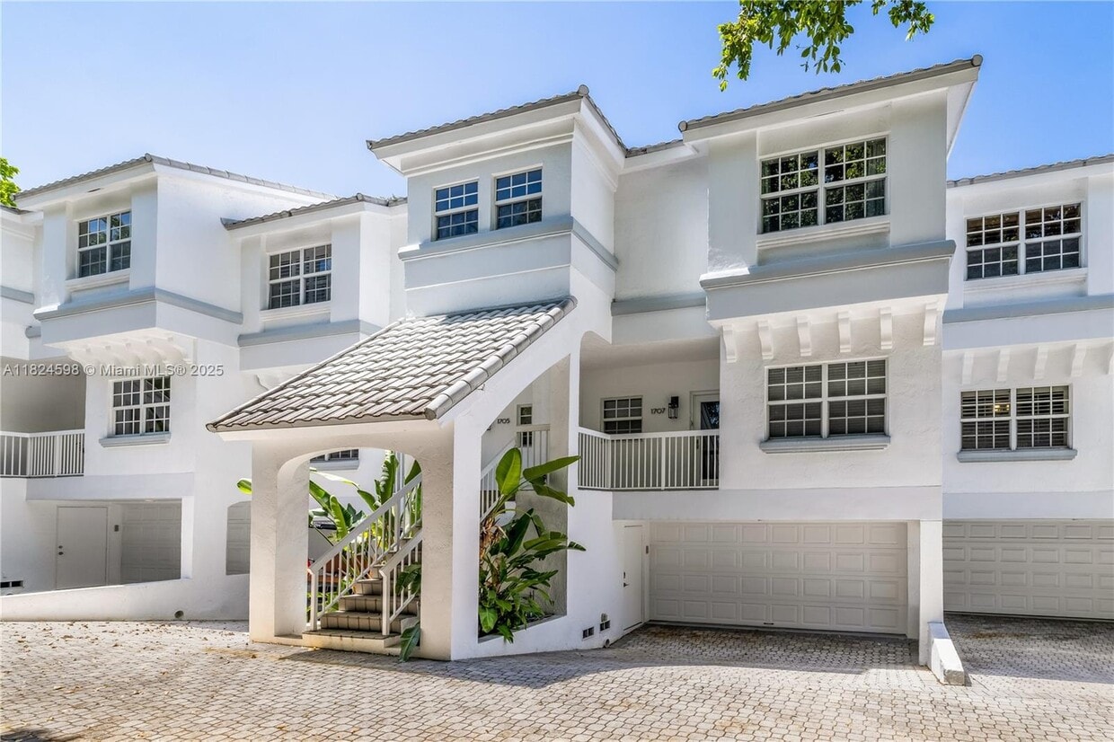 Primary Photo - 1707 E Las Olas Blvd