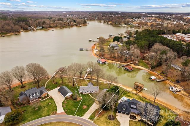 Foto del edificio - 227 Wilson Lake Rd