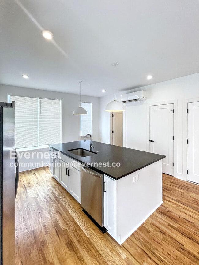 Building Photo - 3 Bed & 2.5 Bath Condo in Nashville | Pet-Friendly | Coming Soon!