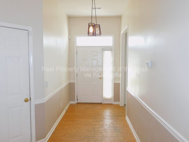 Foto del edificio - 3805 Tutbury Dr