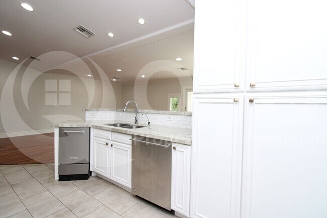 Building Photo - 4124 N 33rd St