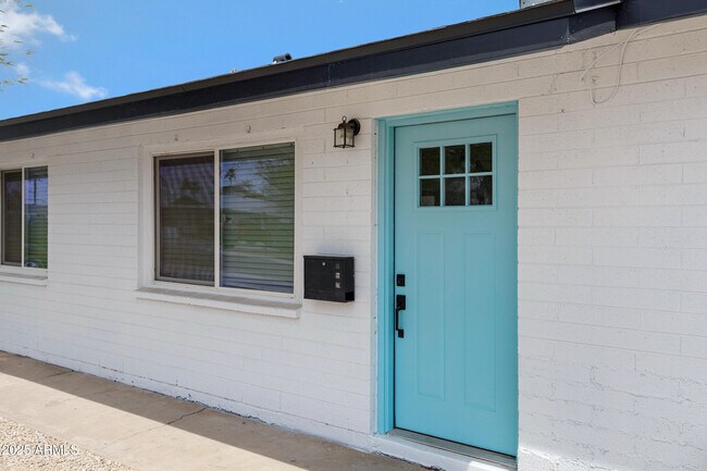 Foto del edificio - 536 W 18th St