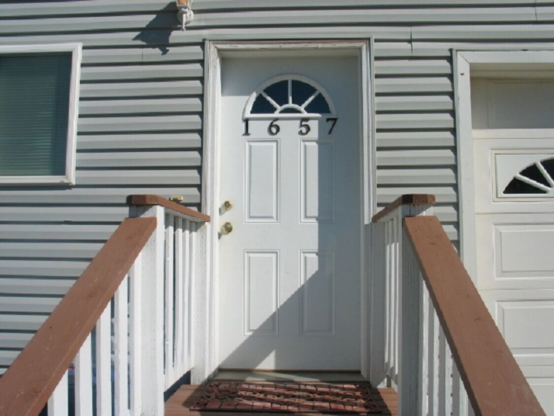 Primary Photo - 1657 Holloway