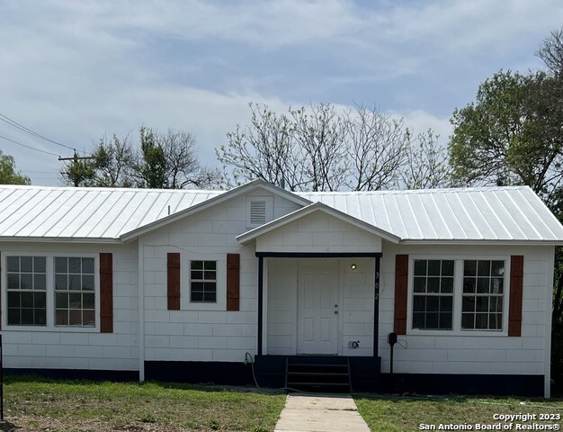 Primary Photo - 302 W Wildwood Dr