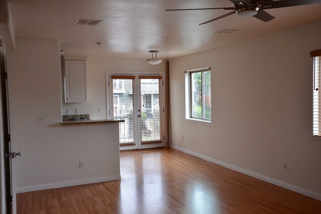 Building Photo - 2495 Corinth Ave