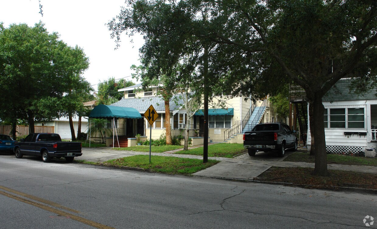 Foto del edificio - 832 1st St N