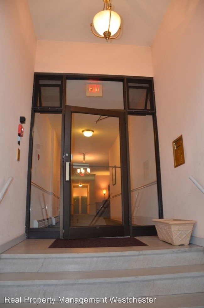 Foto del edificio - 100 Clarewood Dr