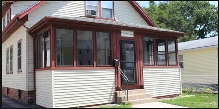 Building Photo - 93 Pinehurst Ave