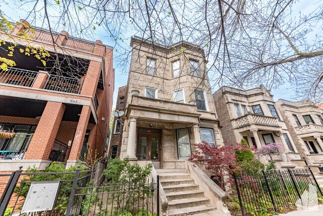 Foto del edificio - 842 W Waveland Ave