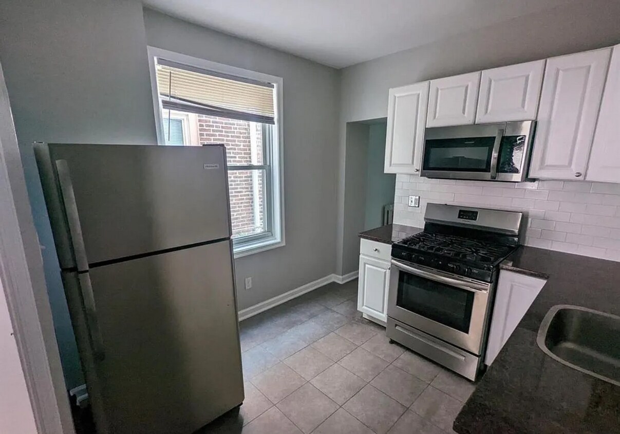Foto principal - Bright & Spacious 3-Bedroom Home in the Heart of Port Richmond — Accepting ALL PHA voucher holders