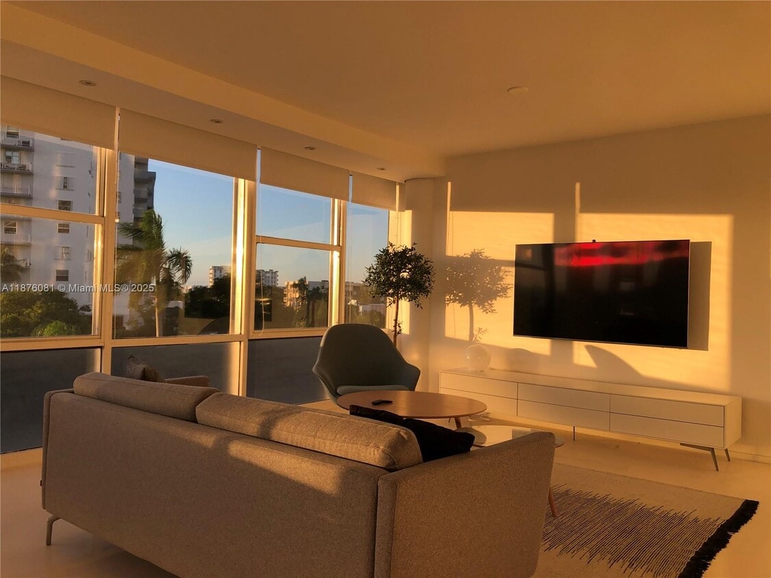 Foto principal - 900 Bay Dr