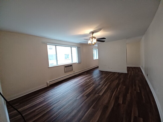 Foto del edificio - 7320 N Rogers Ave