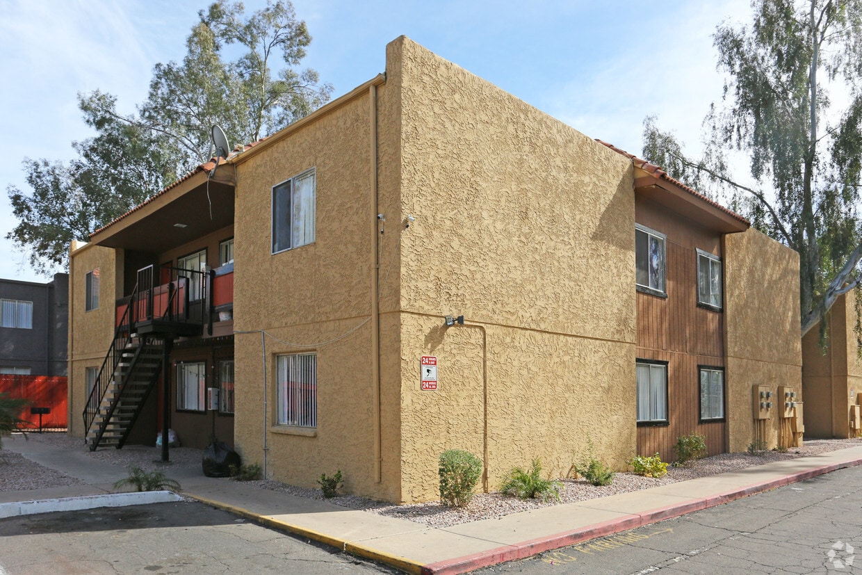 Building Photo - Los Jardines Apartments