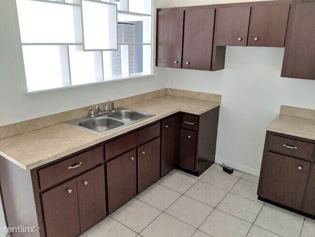 Building Photo - 2 br, 1 bath House - 1624 Queensway Rd