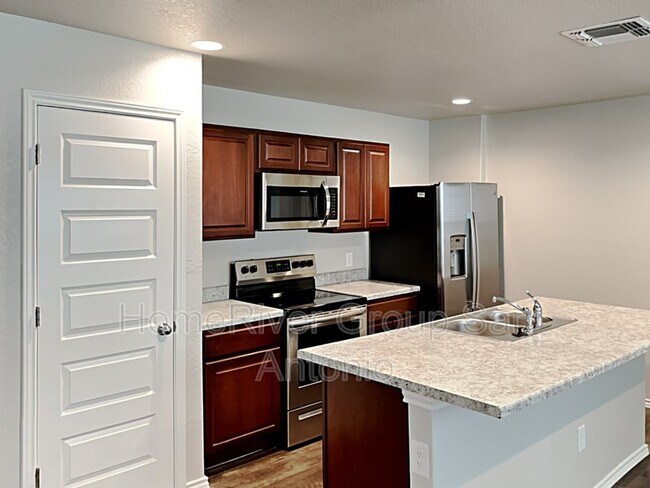 Foto del edificio - 13011 Lineberry Ln
