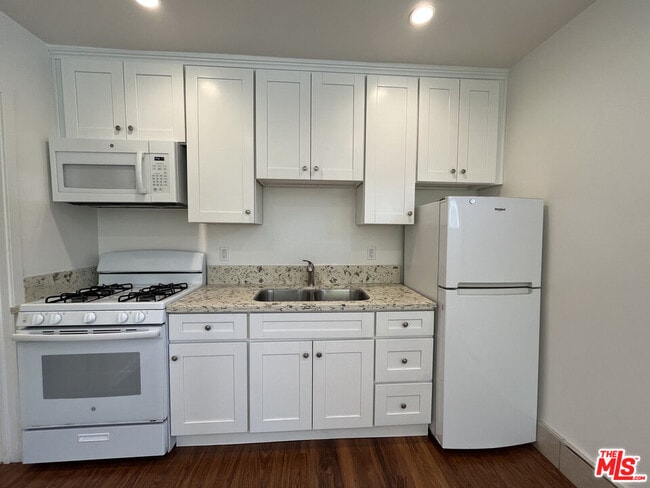 Building Photo - 3901 S Orange Dr