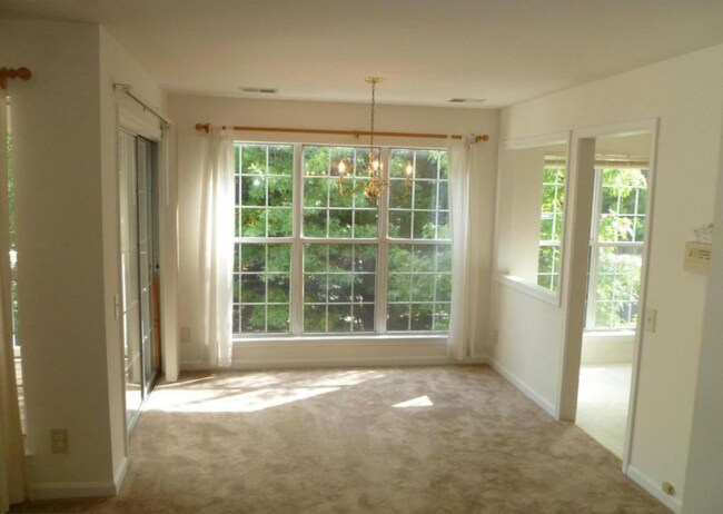 Building Photo - 8218 Catbird Cir