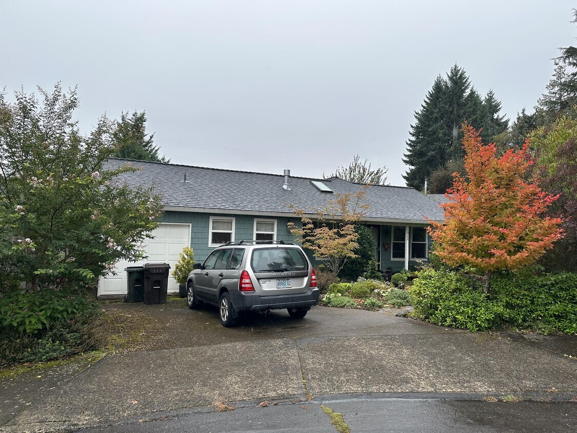 Primary Photo - 1912 Hillhouse Dr