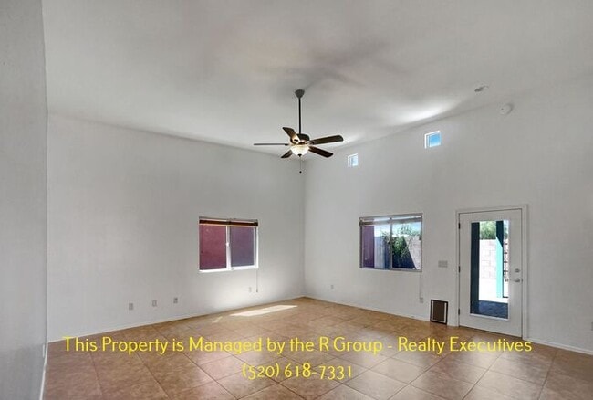 Building Photo - 3 Bed / 2 Bath Single Family Home